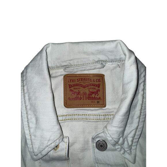 Levi’s Womens Light Wash Denim Trucker Jacket M Classic Jean Coat Casual Cowgirl - Picture 4 of 10